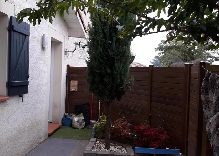 شقة Petit Maison Avec Jardin Roquettes