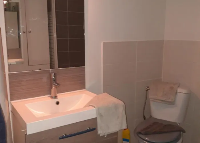 Petit Maison Avec Jardin * Roquettes